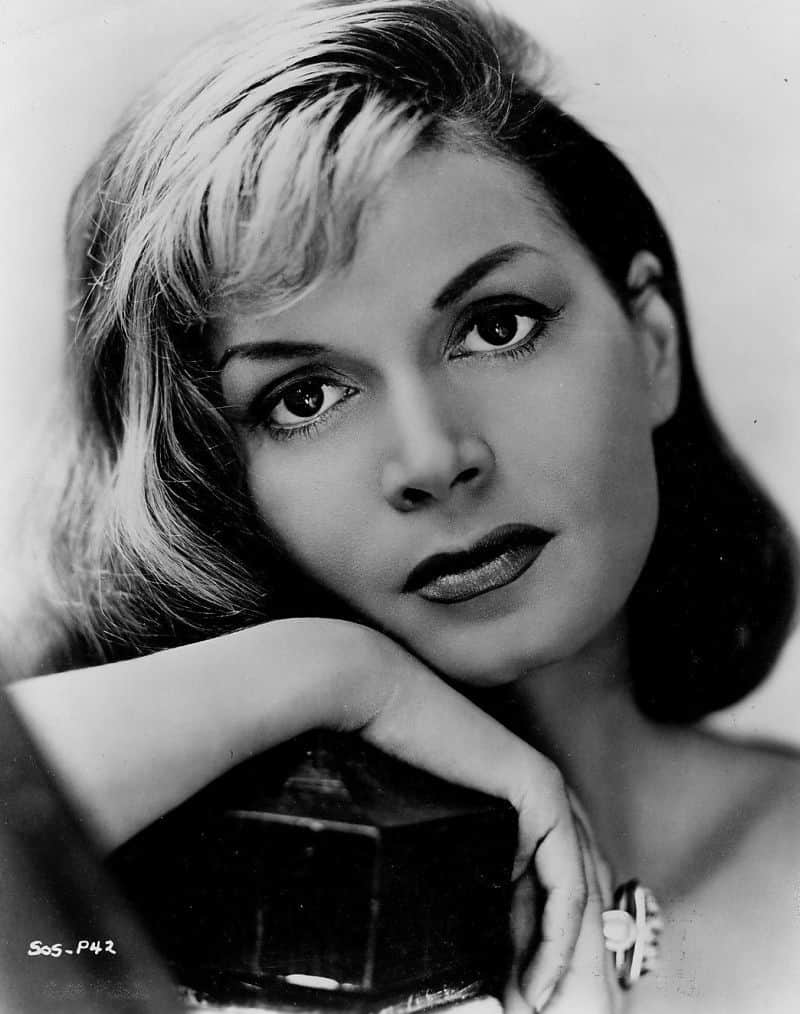 Eva BARTOK